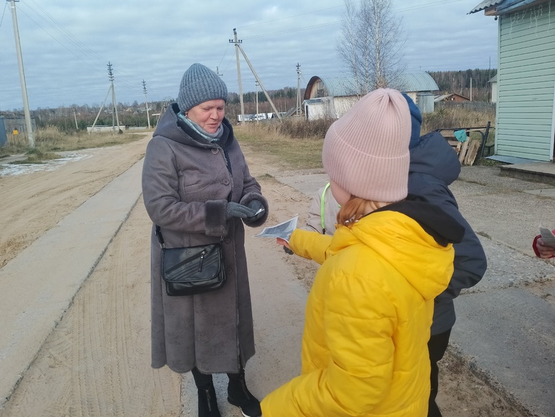 Беседы с пешеходами и водителями, жителями поселка.